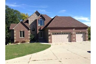 744 E State St, Colfax, IA 50054