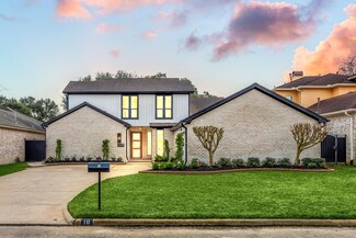 10 Crestwood Cir, Sugar Land, TX 77478