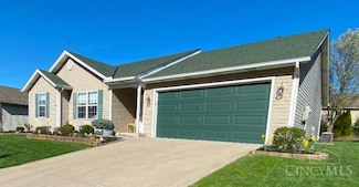 65 W Persimmon Dr, Hamilton, OH 45013