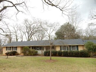 305 N White St, Carthage, MS 39051