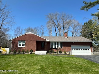 1679 van Antwerp Rd, Schenectady, NY 12309