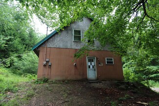 28 Hutchins Dr, Winthrop, ME 04364