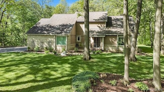 185 Audubon Dr, White Lake, MI 48383