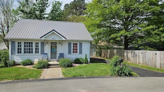 902 E Duke St, Cave City, KY 42127
