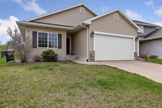2163 Sugar Creek Dr NW, Cedar Rapids, IA 52405
