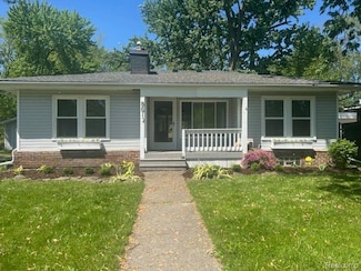 8610 Macomb St, Grosse Ile, MI 48138