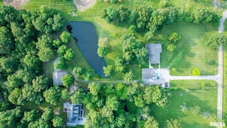 588 Deerfield Rd, Walnut Hill, IL 62893