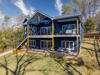 135 W Waters Edge Ln, West Union, SC 29696