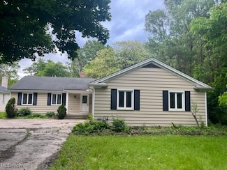 1823 Som Center Rd, Gates Mills, OH 44040