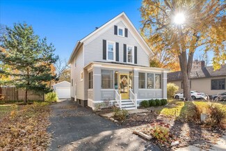 845 Saint John St, Elgin, IL 60120