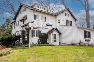 5 Oak Ridge Rd, Caldwell, NJ 07006