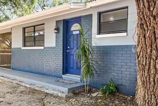 2305 N 48th St, Tampa, FL 33605