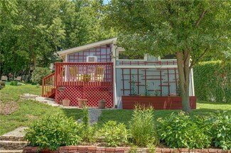 607 N Main St, Excelsior Springs, MO 64024