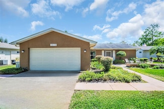 2814 Lomond Dr, Palm Harbor, FL 34684