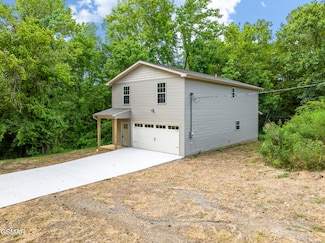 1039 Cedar Ln, Sevierville, TN 37862