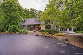 1710 S Creek Rd, Derby, NY 14047
