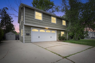 618 W 2nd St, Oconomowoc, WI 53066