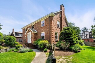 690 Newton St, Chestnut Hill, MA 02467