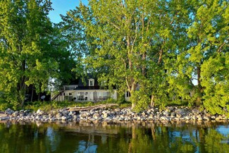 2482 W Shore Rd, Alburgh, VT 05440