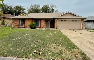 548 N Park Dr, Saginaw, TX 76179