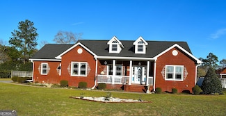 932 Hitching Post Ln, Waycross, GA 31503