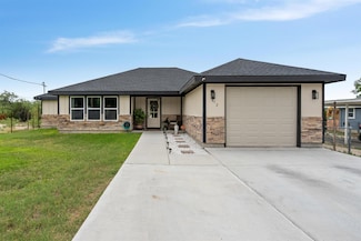 412 W Strickland St, Del Rio, TX 78840