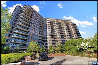 100 Carlyle Dr Unit 11L-N, Cliffside Park, NJ 07010