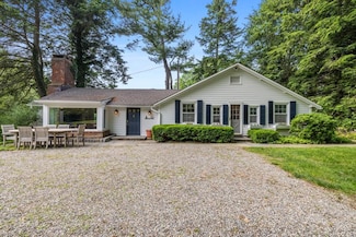 62 Pound Ridge Rd, Pound Ridge, NY 10576