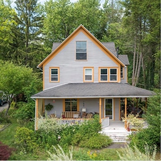 48 River Rd, Barryville, NY 12719