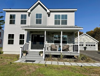 33 Oakland St, Waterville, ME 04901