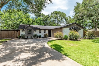 208 Dawn Ave, Friendswood, TX 77546