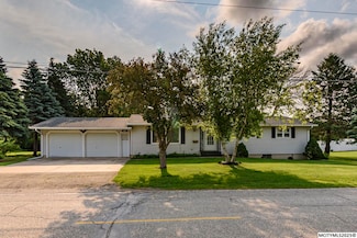 319 S Lincoln St, Sheffield, IA 50475