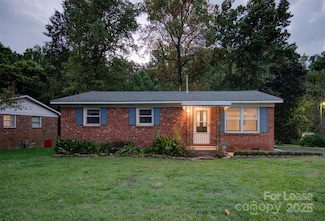 421 E McLelland Ave, Mooresville, NC 28115