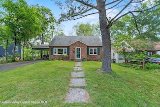 5 Fairview Ave, New Paltz, NY 12561