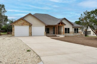 533 N Star Dr, Bandera, TX 78003