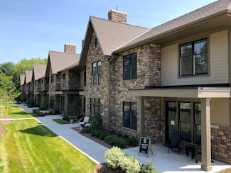 11338 N Buntrock Ave, Mequon, WI 53092