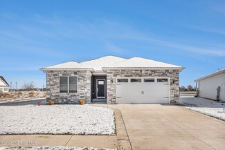 244 E Bay Harbor Ct, Bowling Green, OH 43402