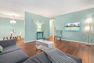 272 Albion St Unit 2, Wakefield, MA 01880