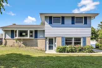 6087 Oakwood Ln, Greendale, WI 53129