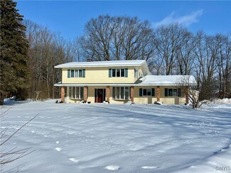 75 Morgan Manor Dr, Oswego, NY 13126