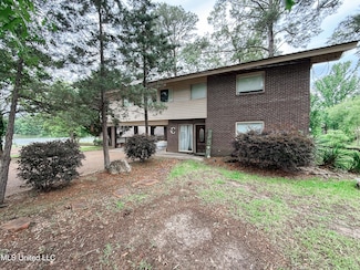 105 Point Clear, Florence, MS 39073