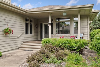 8910 Hilloway Rd, Eden Prairie, MN 55347