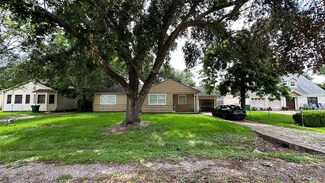 1304 Pirtle St, La Marque, TX 77568