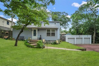 5 Flower Ave, Holtsville, NY 11742