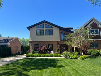 8242 N Newcastle Ave, Niles, IL 60714