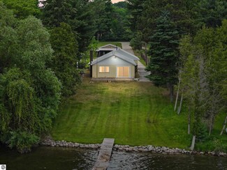 8181 Clam Lake Rd, Bellaire, MI 49615