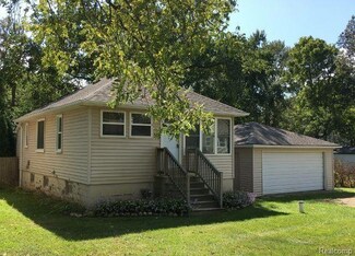 832 Bayfield St, Lake Orion, MI 48362