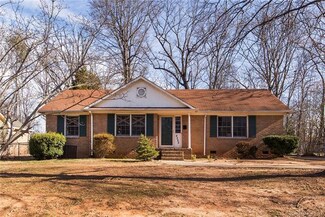 2325 Lanecrest Dr, Charlotte, NC 28215