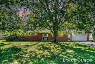1926 Crestwood Ln, Norton Shores, MI 49441
