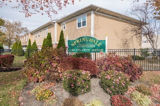 1 Atlantic Ave Unit 28, Farmingdale, NY 11735